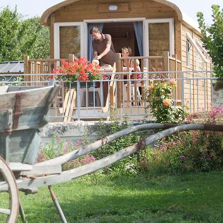 Villa Les Roulottes De Cuzay Roiffé Esterno foto
